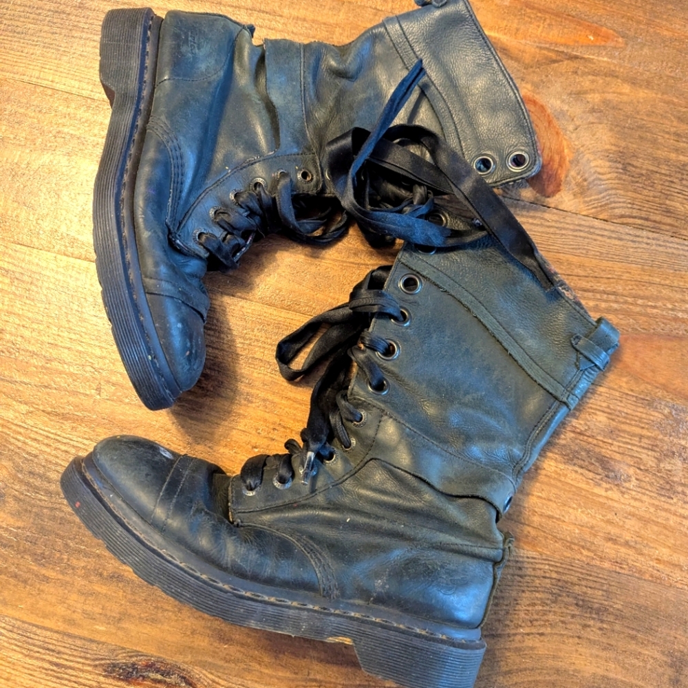 Triumph Dr Martens floral black leather Moto Boots size 38(us7.5) used